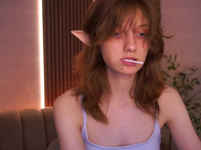 CuteeFoxy live webcam show