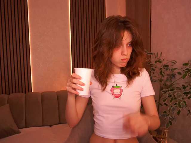 CuteeFoxy live webcam show