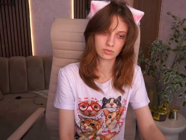 CuteeFoxy live cam preview