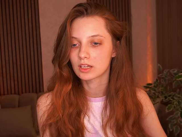 CuteeFoxy live webcam show