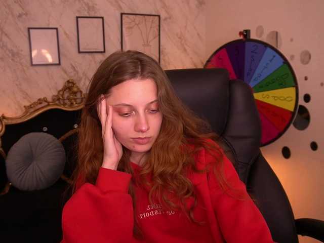 CuteeFoxy live cam