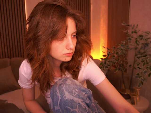 CuteeFoxy live cam