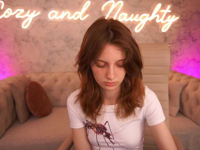 CuteeFoxy live webcam show