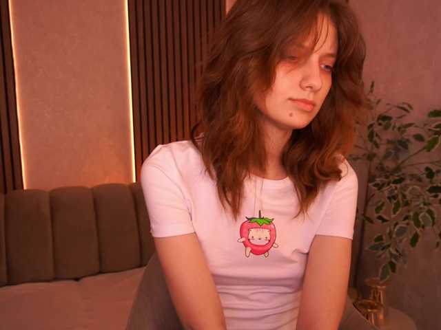 CuteeFoxy live webcam show