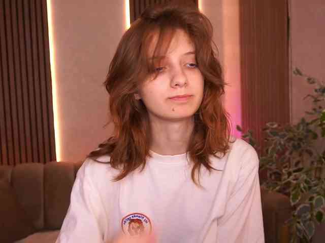 CuteeFoxy Live Webcam on BongaCams