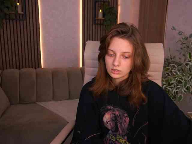 CuteeFoxy's webcam live show