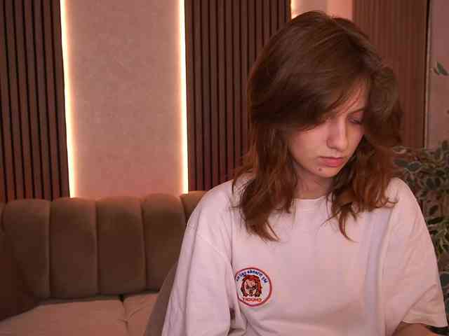 CuteeFoxy Live Webcam on BongaCams