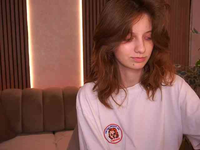 CuteeFoxy Live Webcam on BongaCams