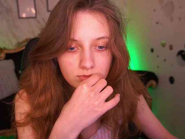 CuteeFoxy Live Webcam on BongaCams