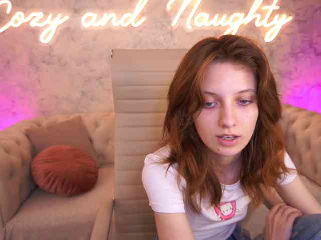 CuteeFoxy Live Webcam on BongaCams