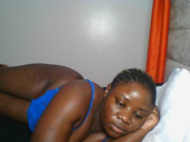 le modèle Citygirl77 est en webcam porno dans un show sur le site bongacams, il possède les tags suivants: Ebony,Blonde,Shaved
