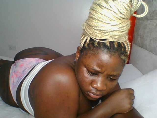 le modèle Citygirl77 est en webcam porno dans un show sur le site bongacams, il possède les tags suivants: Ebony,Blonde,Hairy