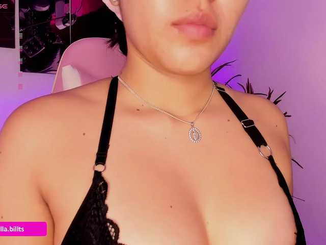 le modèle Bellabills est en webcam porno dans un show sur le site bongacams, il possède les tags suivants: Asian,Brunette,Shaved