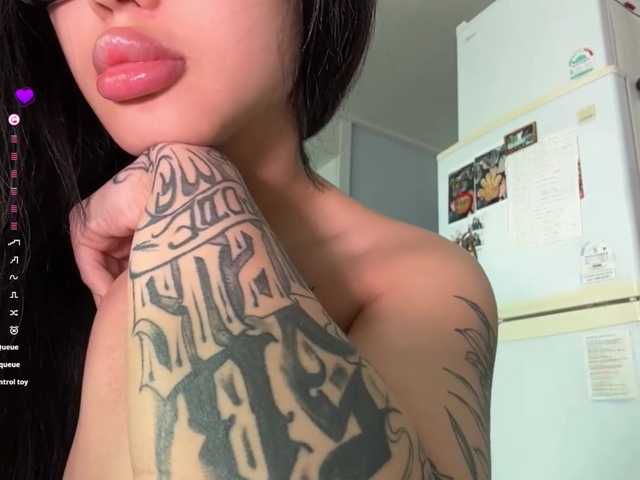 TainaJaksch live cam on BongaCams