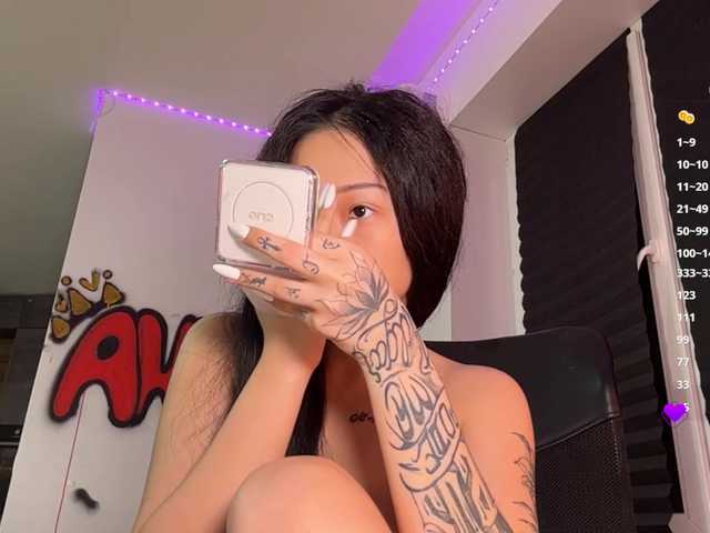 TainaJaksch live cam on BongaCams