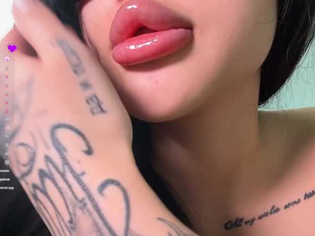 TainaJaksch live cam on BongaCams