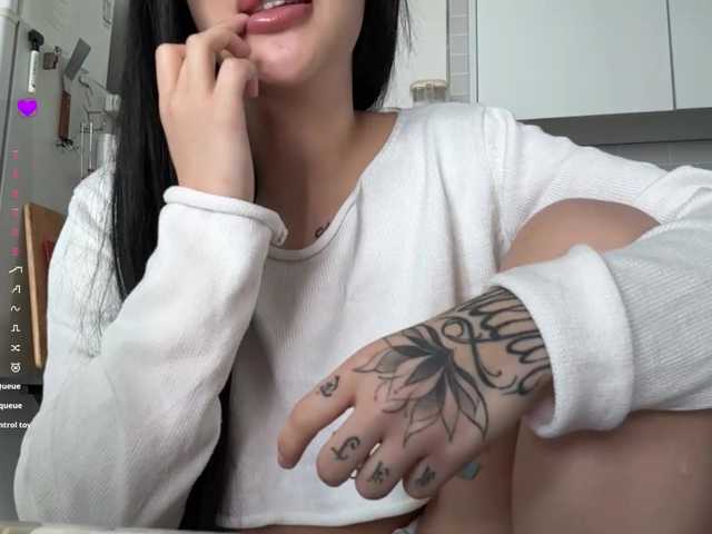 TainaJaksch live cam on BongaCams