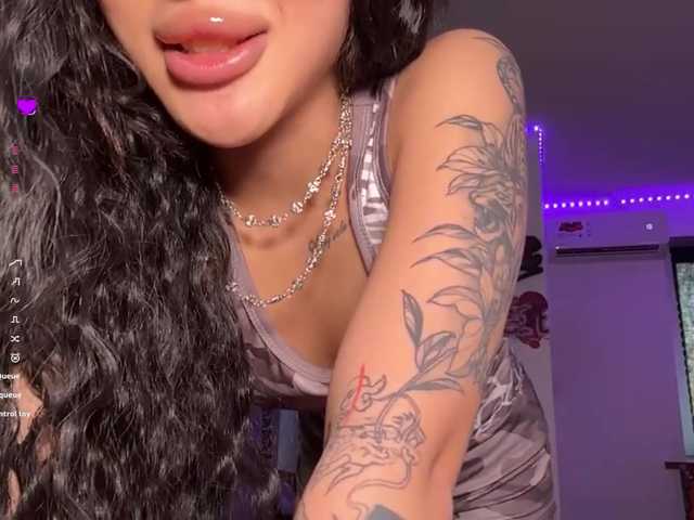 TainaJaksch live cam on BongaCams