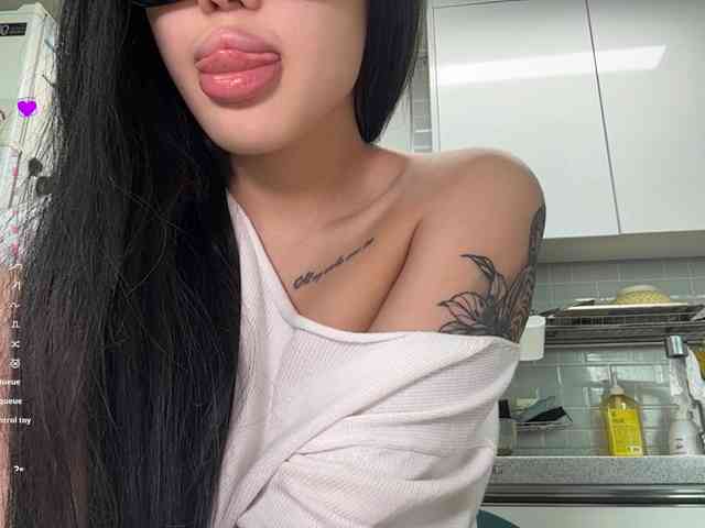 TainaJaksch Live Webcam on BongaCams