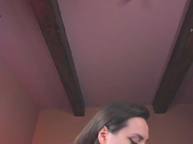 Amber-Tender live cam preview