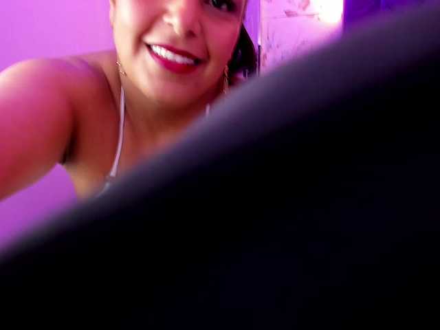 CAROLINASUAREZ live cam on BongaCams