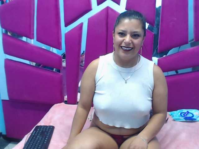 CAROLINASUAREZ's BongaCams show and profile