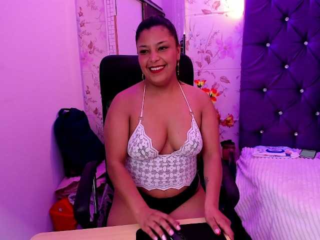 CAROLINASUAREZ live cam on BongaCams