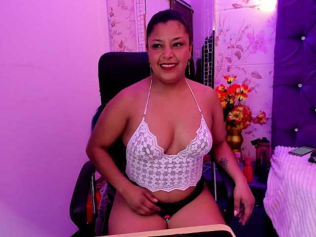 CAROLINASUAREZ live cam on BongaCams