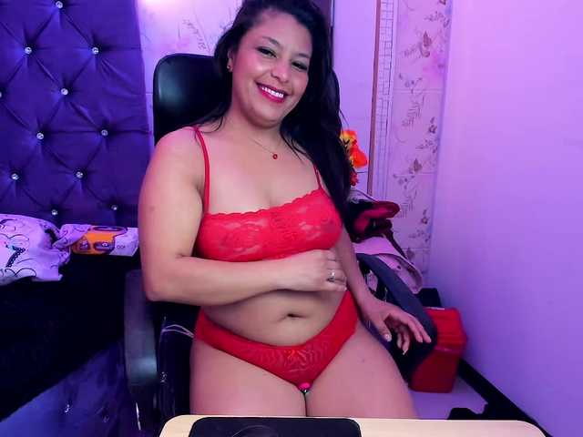 CAROLINASUAREZ live cam on BongaCams