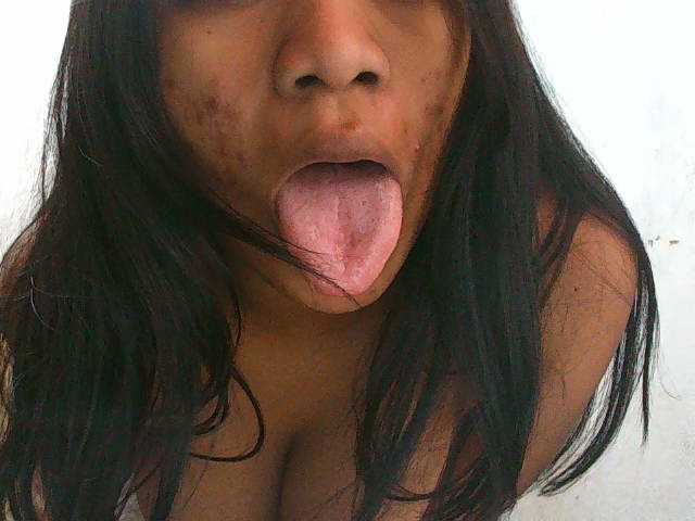 Sarah-001 live cam on BongaCams