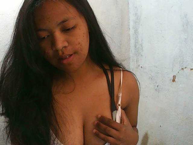 Sarah-001 live cam on BongaCams