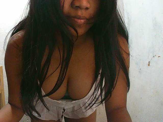 Sarah-001 live cam on BongaCams