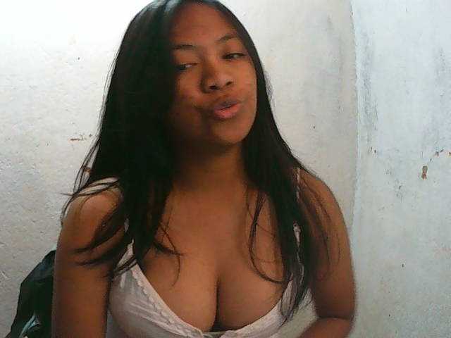 Sarah-001 live cam on BongaCams