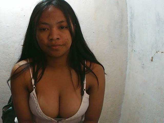 Sarah-001 live cam on BongaCams