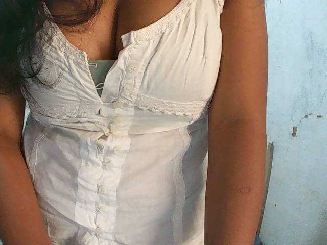 Sarah-001 live cam on BongaCams