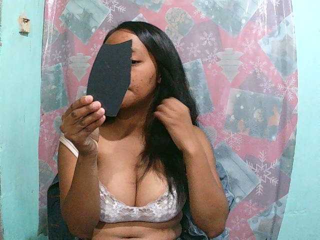 Sarah-001 Live Cam on BongaCams