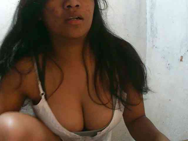 Sarah-001 webcam