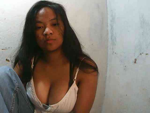 Sarah-001 webcam