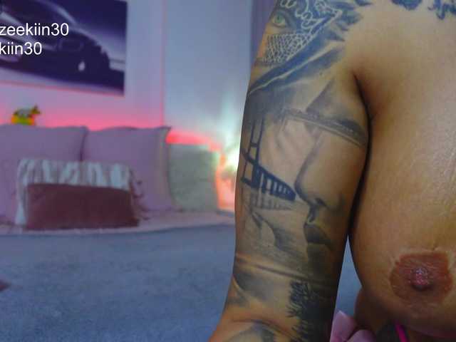 Iammazeekiin30xx live cam on BongaCams