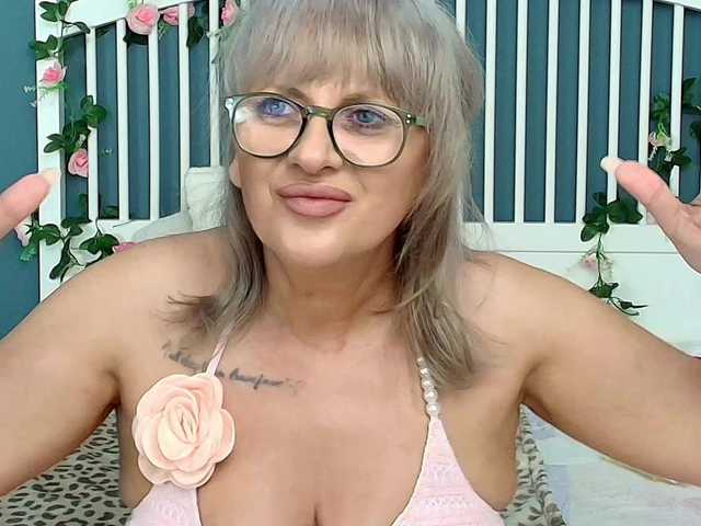 CougarMilf live webcam show