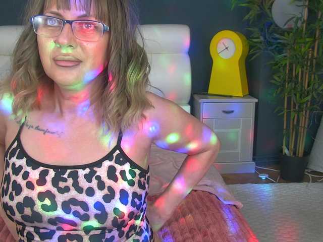 CougarMilf's BongaCams show and profile
