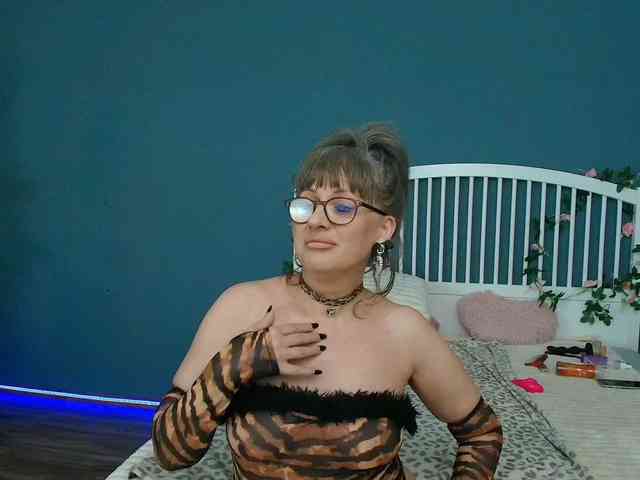 CougarMilf webcam