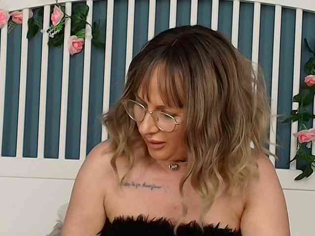 CougarMilf webcam