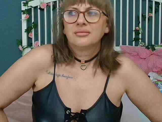 CougarMilf webcam