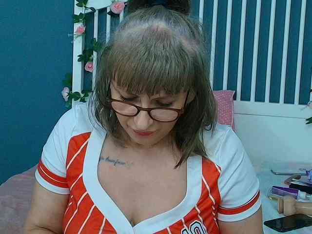 CougarMilf webcam