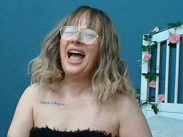 CougarMilf webcam