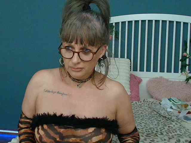 CougarMilf webcam