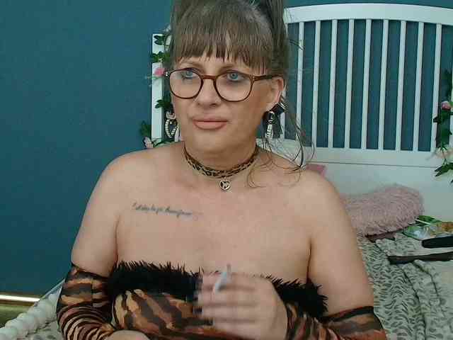CougarMilf webcam