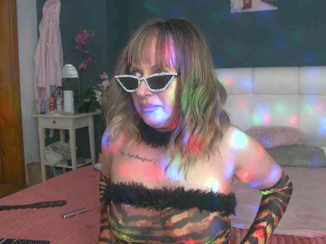 CougarMilf webcam