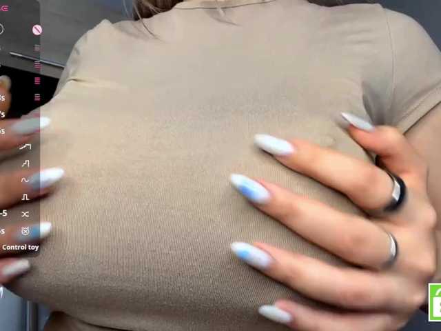 AuroraAC — live female cam